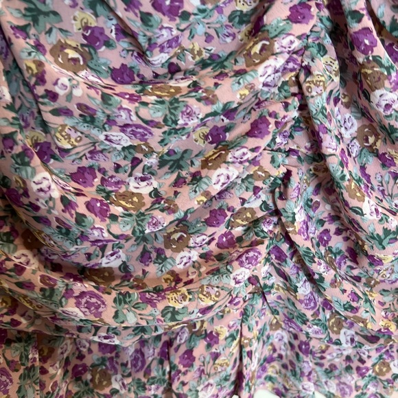 ASTR the label ruffle Ruched Zinnia Lilac Ditsy Floral Mini dress - Picture 3 of 14